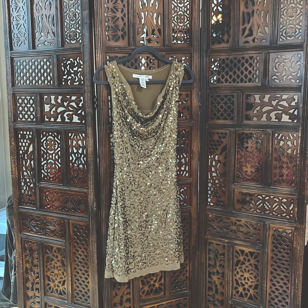 Max Studio size XS gold sequin dress. Like NEW. Never worn.